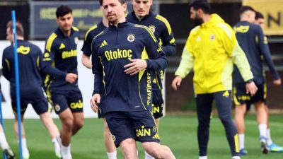 Fenerbahçe, Trendyol Süper Lig 30. haftasında sahasında Çaykur Rizespor ile