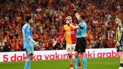 Fenerbahçe’de derbinin faturası ağır oldu. Sarı-lacivertliler ezeli rakibine mağlup olurken,