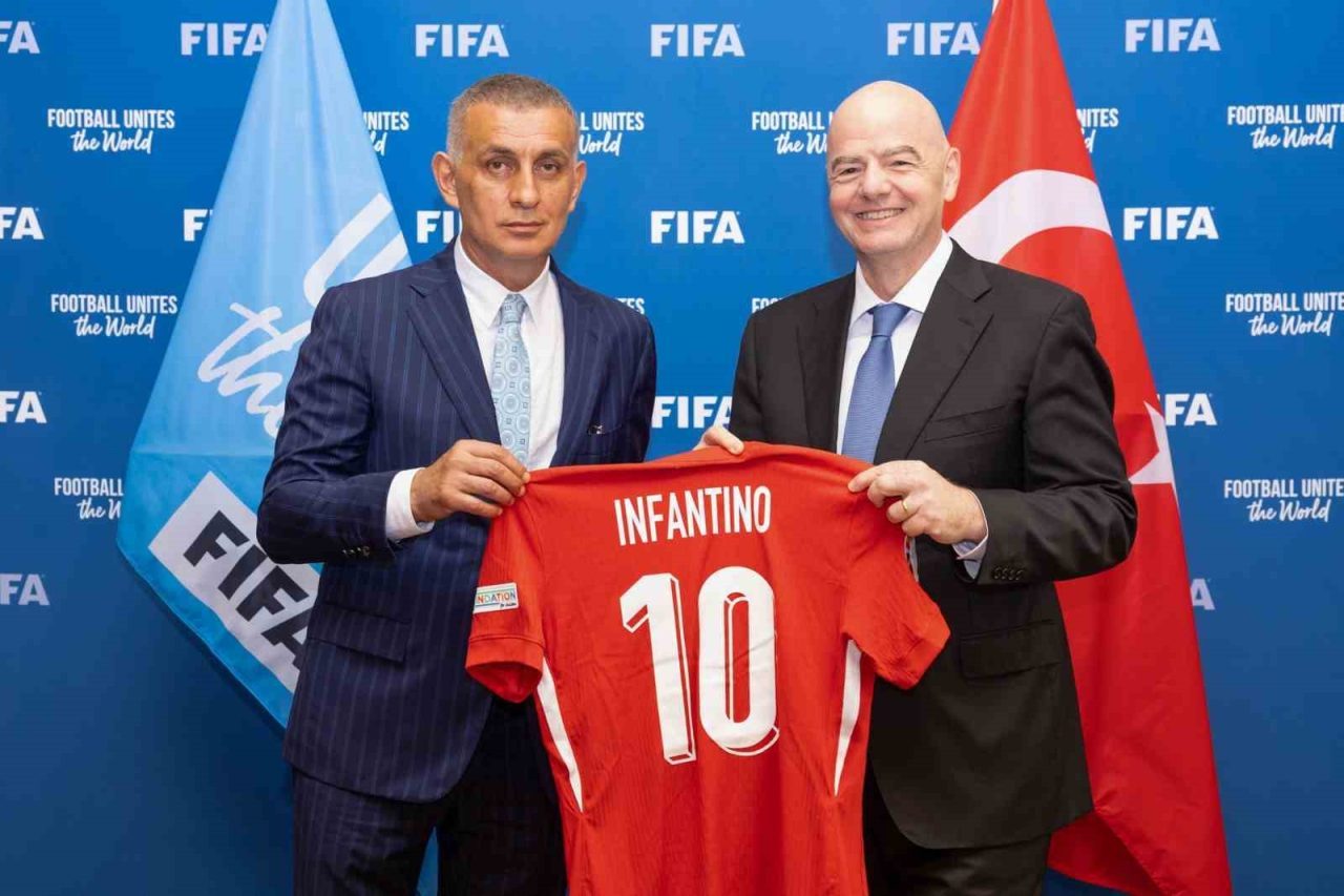 FIFA Başkanı Gianni Infantino, 2026 Dünya Kupası’na katılmaya hak kazanan