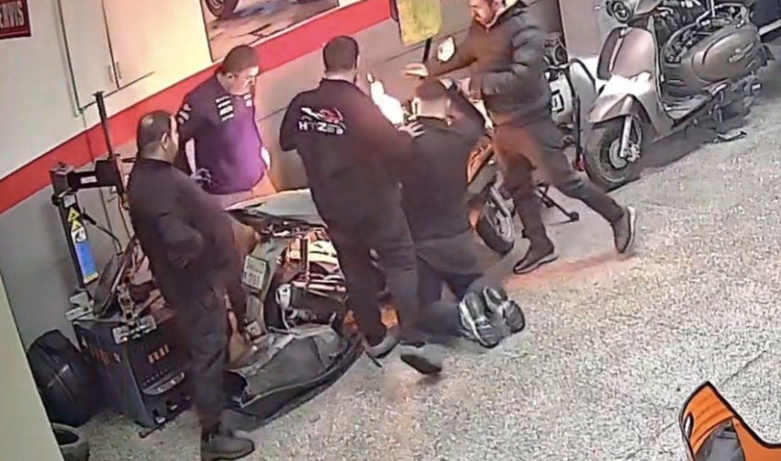 İstanbul Gaziosmanpaşa’da tamirhanede tamir edilmeye çalışan motosiklet bir anda yanmaya