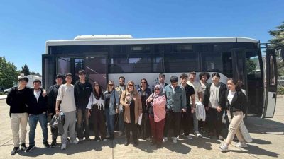 Balıkesir Üniversitesi Edremit Meslek Yüksekokulu (MYO) Bilgisayar Programcılığı öğrencileri, anlamlı