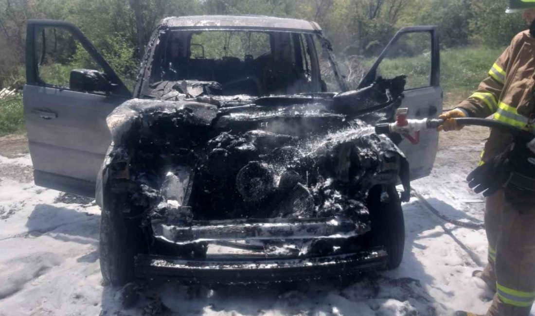 Balıkesir’in Gönen ilçesi Saraçlar mevkinde bulunan bir araçta çıkan yangın