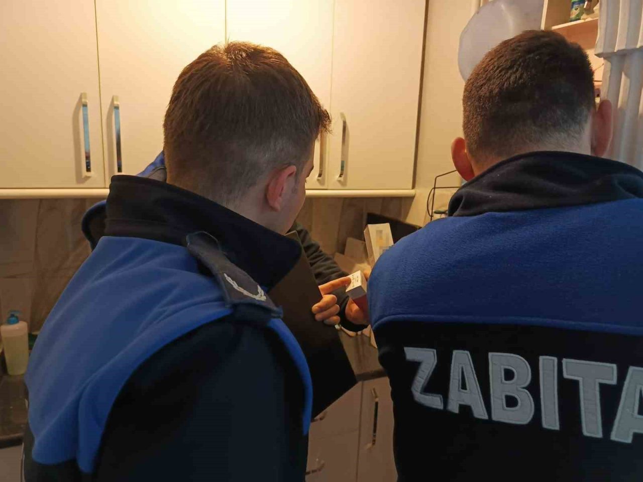 Bilecik Belediyesi Zabıta Müdürlüğü ekipleri, şehir merkezinde faaliyet gösteren güzellik
