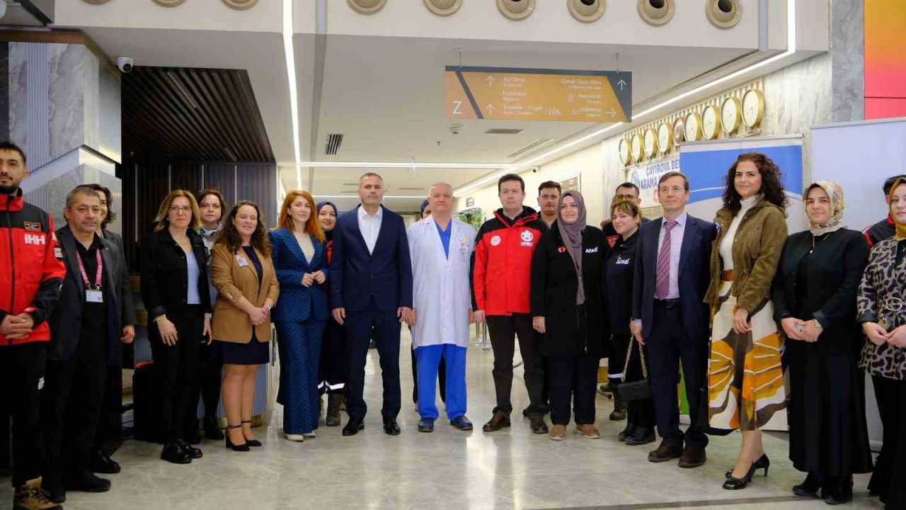 Kocaeli’de hastanede düzenlenen “Depreme Karşı Bilinçli Toplum, Güvenli Gelecek” temalı