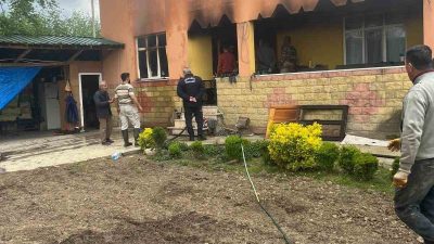 Sakarya’nın Hendek ilçesinde bulunan iki katlı binada çıkan yangın, kontrol