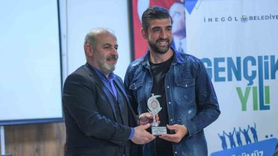 Sultan Su İnegölspor’un başarılı kalecisi Bekir Sevgi, İnegöl Gençlik ve