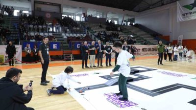 İnegöl’de Milli Eğitim Müdürlüğü tarafından “Geleceği Gençler Kodluyor” sloganıyla düzenlenen