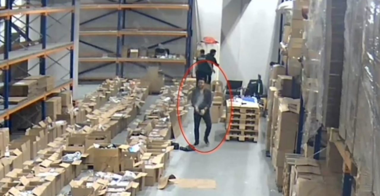 İstanbul Havalimanı Gümrük Müdürlüğü’nde görevli 4 personel, gümrüklü alandan usulsüz