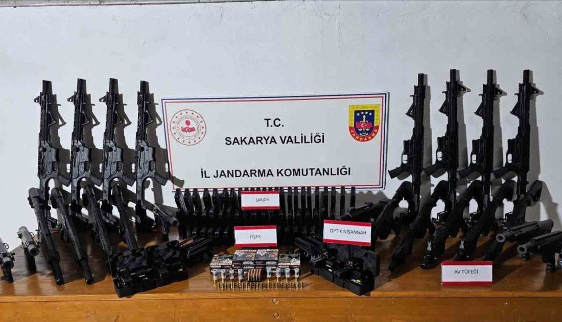 Sakarya’nın Geyve ilçesinde silah kaçakçılığına yönelik yapılan operasyonda 2 şüpheli