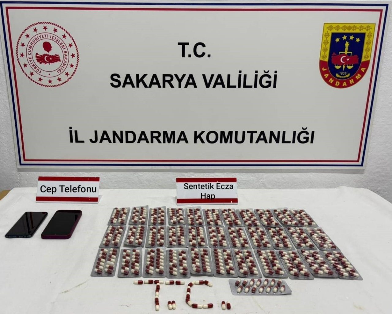 Sakarya’nın Serdivan, Hendek ve Adapazarı ilçelerinde jandarma ekiplerince yapılan uyuşturucu