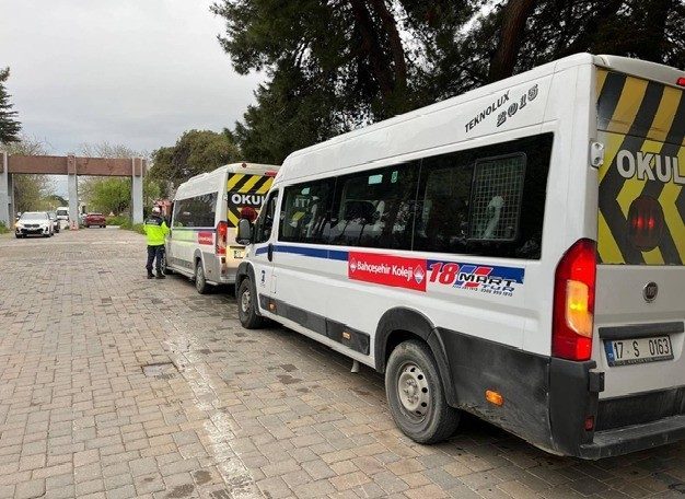 Çanakkale’de jandarma ekiplerince sorumluluk bölgelerinde çeşitli trafik kontrolleri gerçekleştirildi. Çanakkale