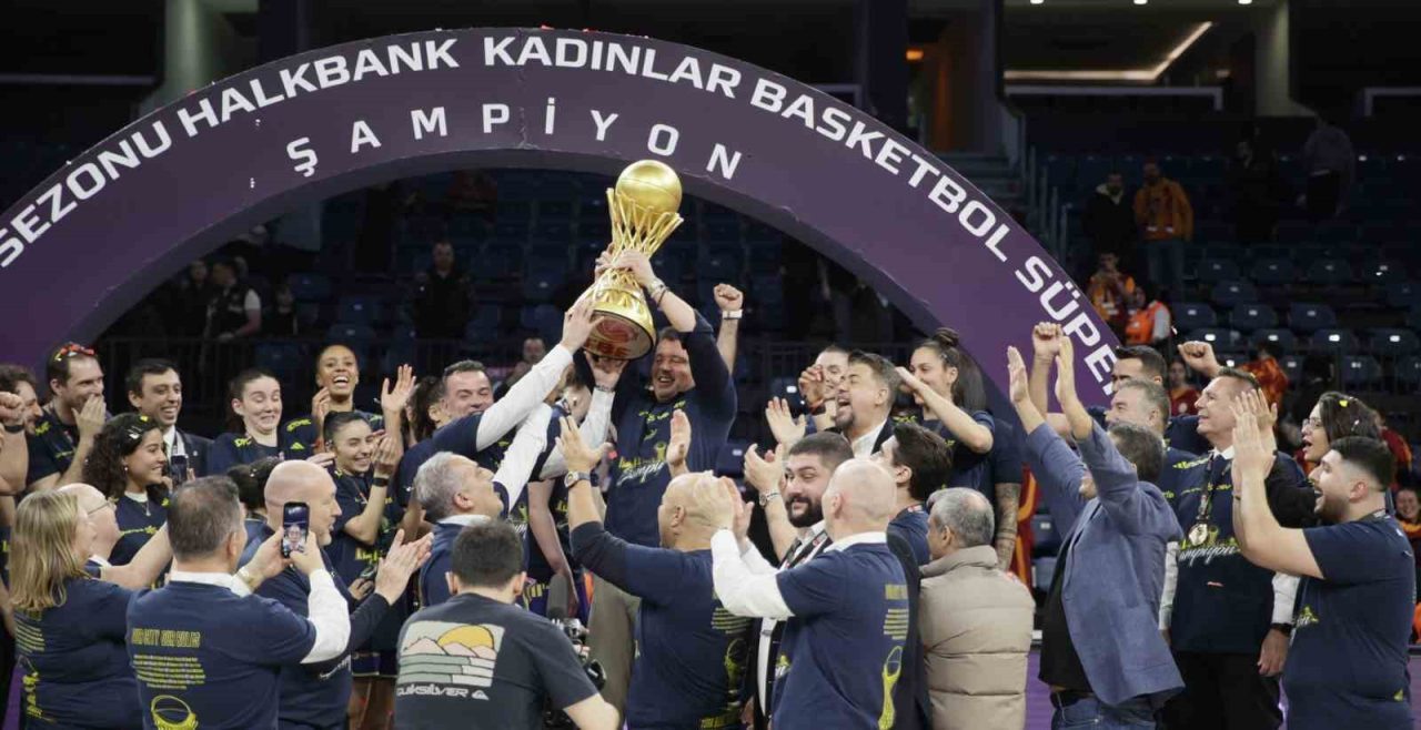 Fenerbahçe, Halkbank Kadınlar Basketbol Süper Ligi final serisi 3. maçında