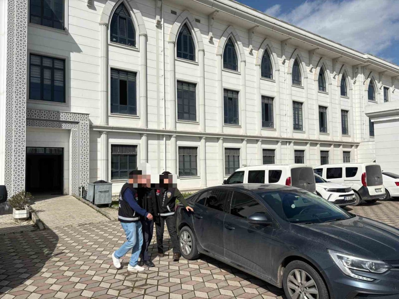 Kocaeli’nin Darıca ilçesinde kardeşini işe gitmek için tırına bindiği sırada