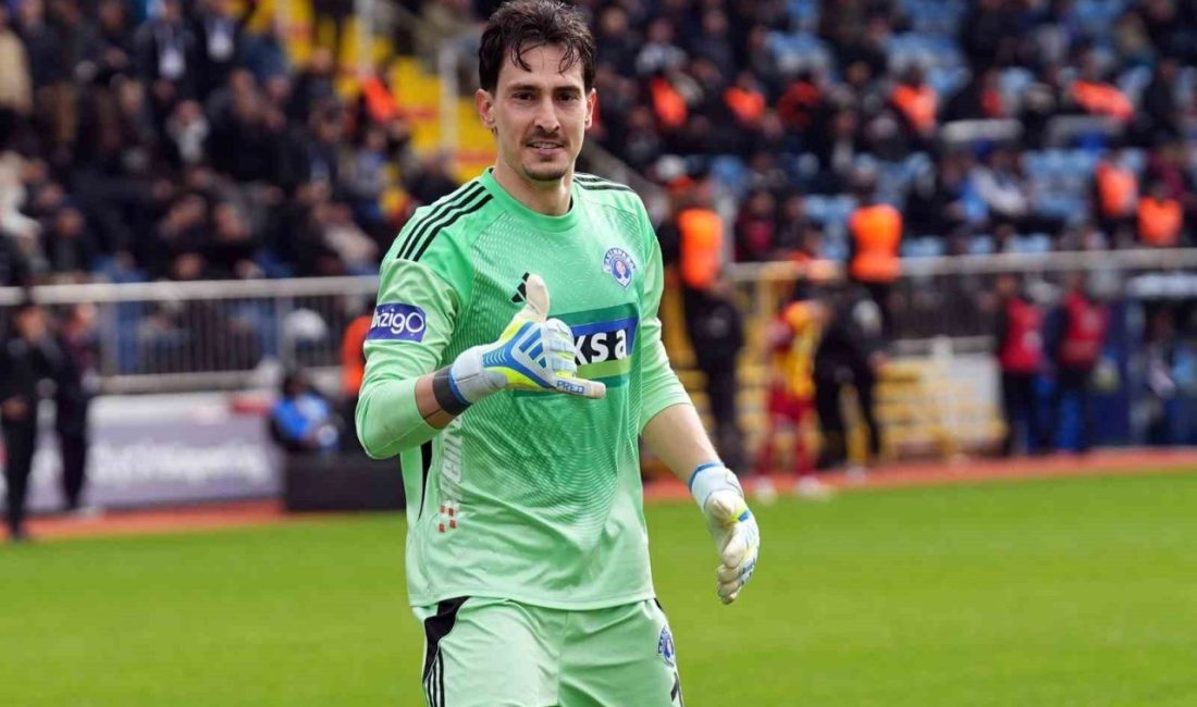 Kasımpaşa kalecisi Andreas Gianniotis, Kayserispor karşısında uzaklardan gole imza attı.