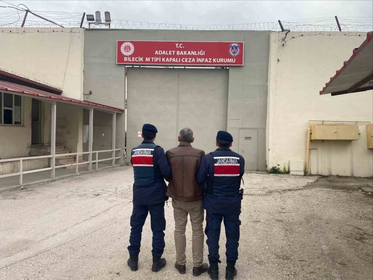 Bilecik İl Jandarma Komutanlığı ekiplerince kasten yaralama suçundan aranan şahıs