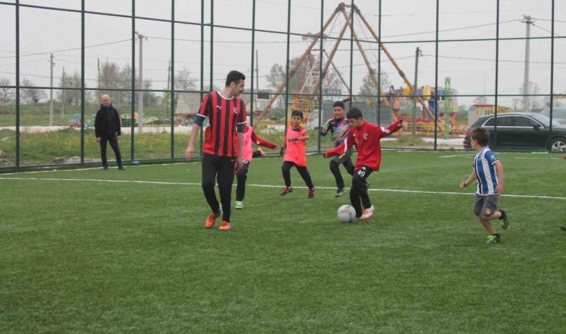 Balıkesir’in Manyas ilçesinde Kaymakam Mustafa Salih Bayram, İstiklal İlkokulu 4/C