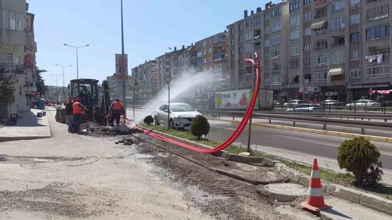 Kocaeli’nin Karamürsel ilçesinde yürütülen fiber optik altyapı çalışmaları sırasında, iş