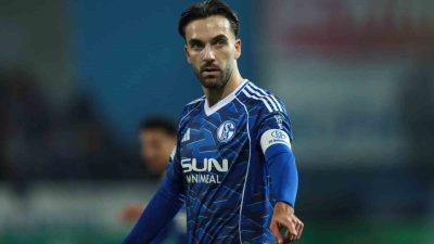 Almanya 2. Bundesliga’da kaptanlığını yaptığı Schalke 04 ile bu sezon