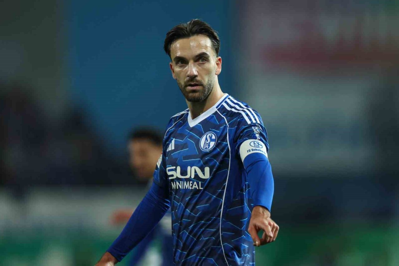 Almanya 2. Bundesliga’da kaptanlığını yaptığı Schalke 04 ile bu sezon