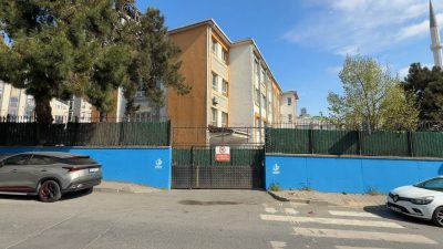 Bağcılar’da kırmızı ışıkta geçen İETT otobüsü, yolun karşısına geçmeye çalışan