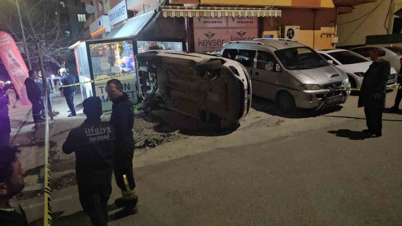 Tekirdağ’ın Çerkezköy ilçesinde kontrolden çıkan hafif ticari araç park halindeki