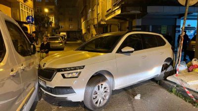 İstanbul Küçükçekmece’de polis ekiplerinden kaçmaya çalıştıkları iddia edilen motosikletli iki