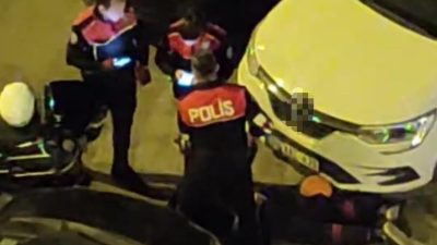 Küçükçekmece’de bilinmeyen bir nedenle çıkan tartışmada bir şahıs, iki kişiye