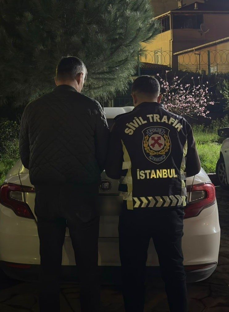 İstanbul Küçükçekmece’de ters yönde ilerleyen sürücüye 31 bin TL para