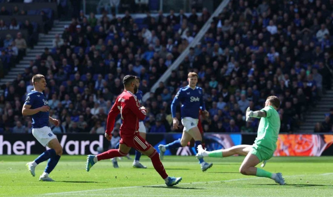 Liverpool, Premier Lig’in 33. haftasında Merseyside derbisinde deplasmanda Everton’ı son