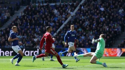 Liverpool, Premier Lig’in 33. haftasında Merseyside derbisinde deplasmanda Everton’ı son