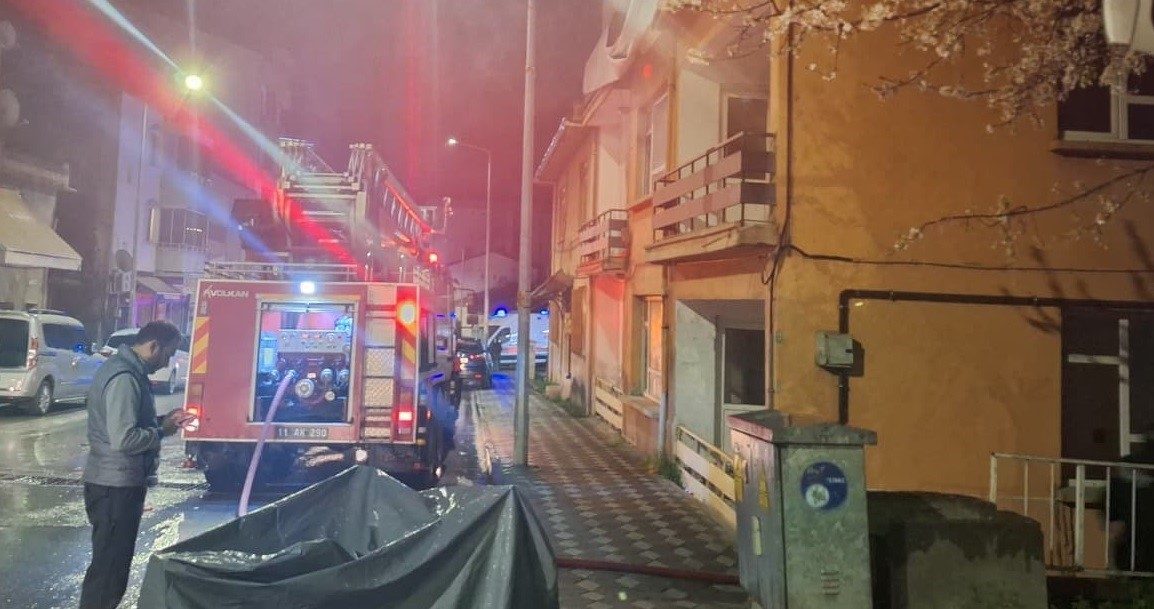 Bilecik’te 2 katlı metruk binada son günlerde yaşanan 3’üncü yangın