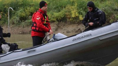 Sakarya’nın Erenler ilçesinde balık tuttuğu esnada dengesini kaybederek Sakarya Nehri’ne