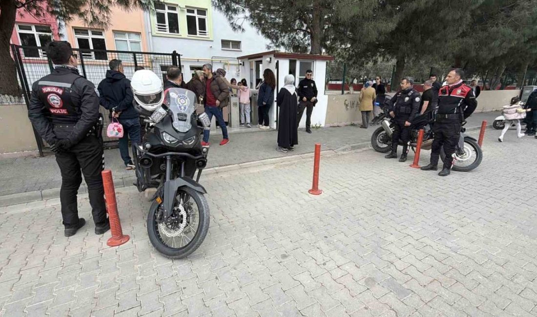 Balıkesir’in Edremit ilçesinde öğrencilerin güvenliği için emniyet güçleri seferber oldu.