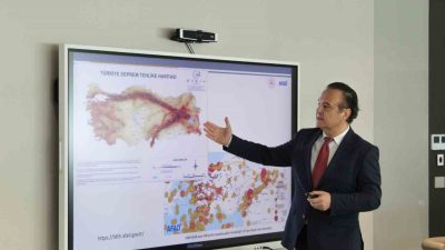 OYAK Pazarlama tarafından düzenlenen ’Deprem Farkındalığı’ konferansında konuşan İstanbul Vali