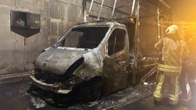 Kurtköy’de Sabiha Gökçen Havalimanı yolundaki tünelde seyir halindeki kamyonette çıkan