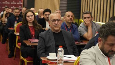 Kocaeli’nin Gebze ilçesinde iş yeri hekimlerine yönelik düzenlenen eğitim toplantısında;