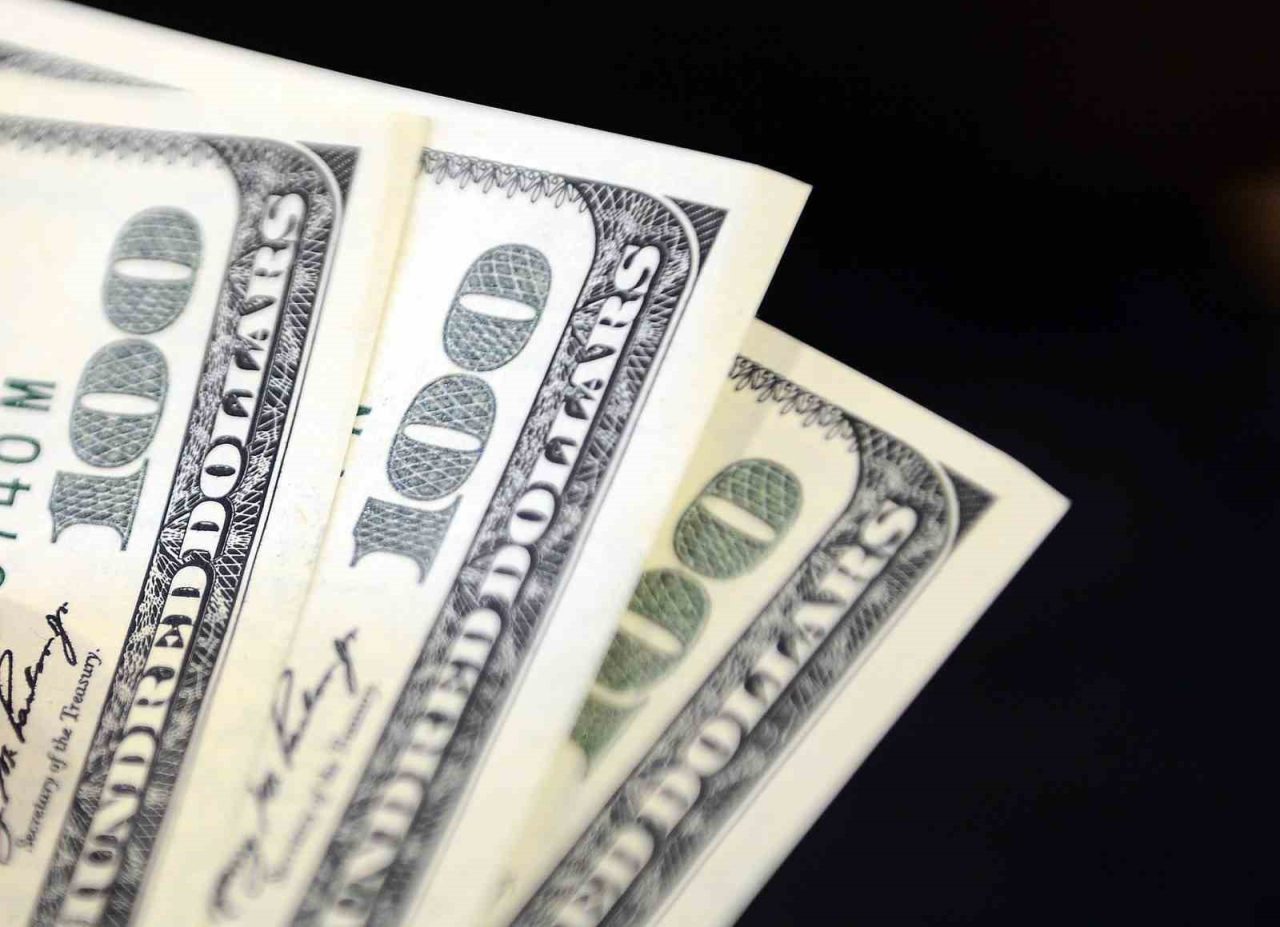 Dolar 45,1850 liradan, euro ise 52,7260 liradan güne başladı. İstanbul