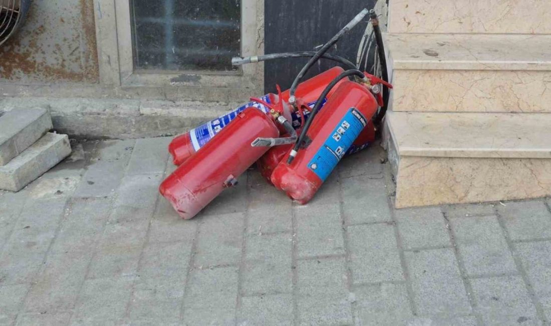 İstanbul Sultangazi’de bir kağıt ambalajı üretimi yapan bir iş yerinde