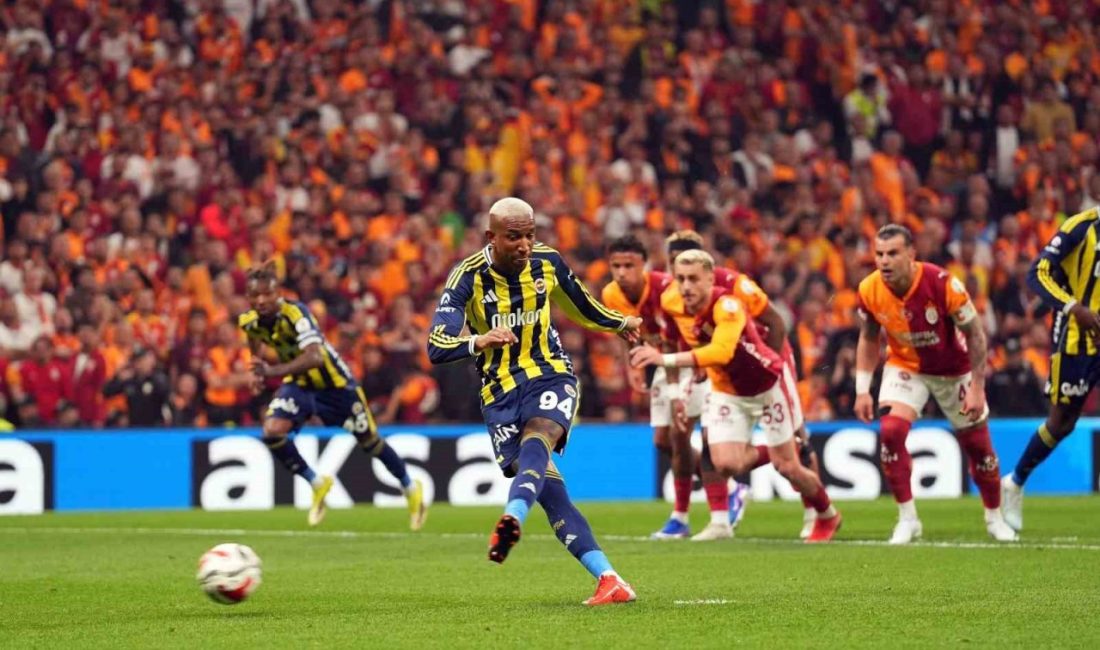 Fenerbahçe’de Talisca, Galatasaray derbisinin 13. dakikasında penaltı kaçırdı. Talisca, bu