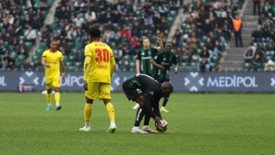 Trendyol Süper Lig 30. haftasında Kocaelispor, sahasında karşılaştığı Göztepe ile
