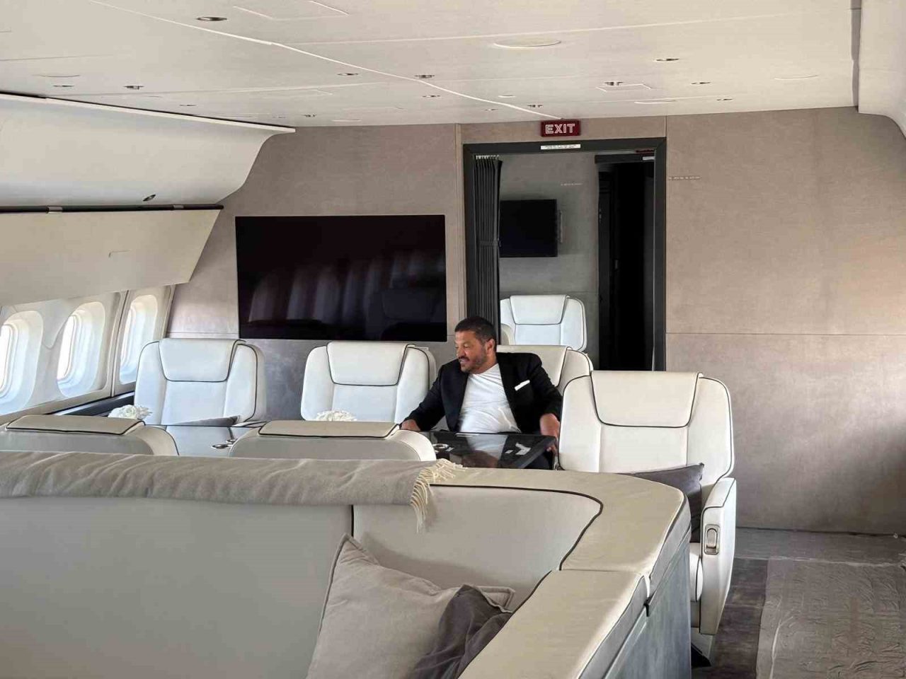 Türk iş insanı Uğur Akkuş 75 milyon dolara Boeing Business
