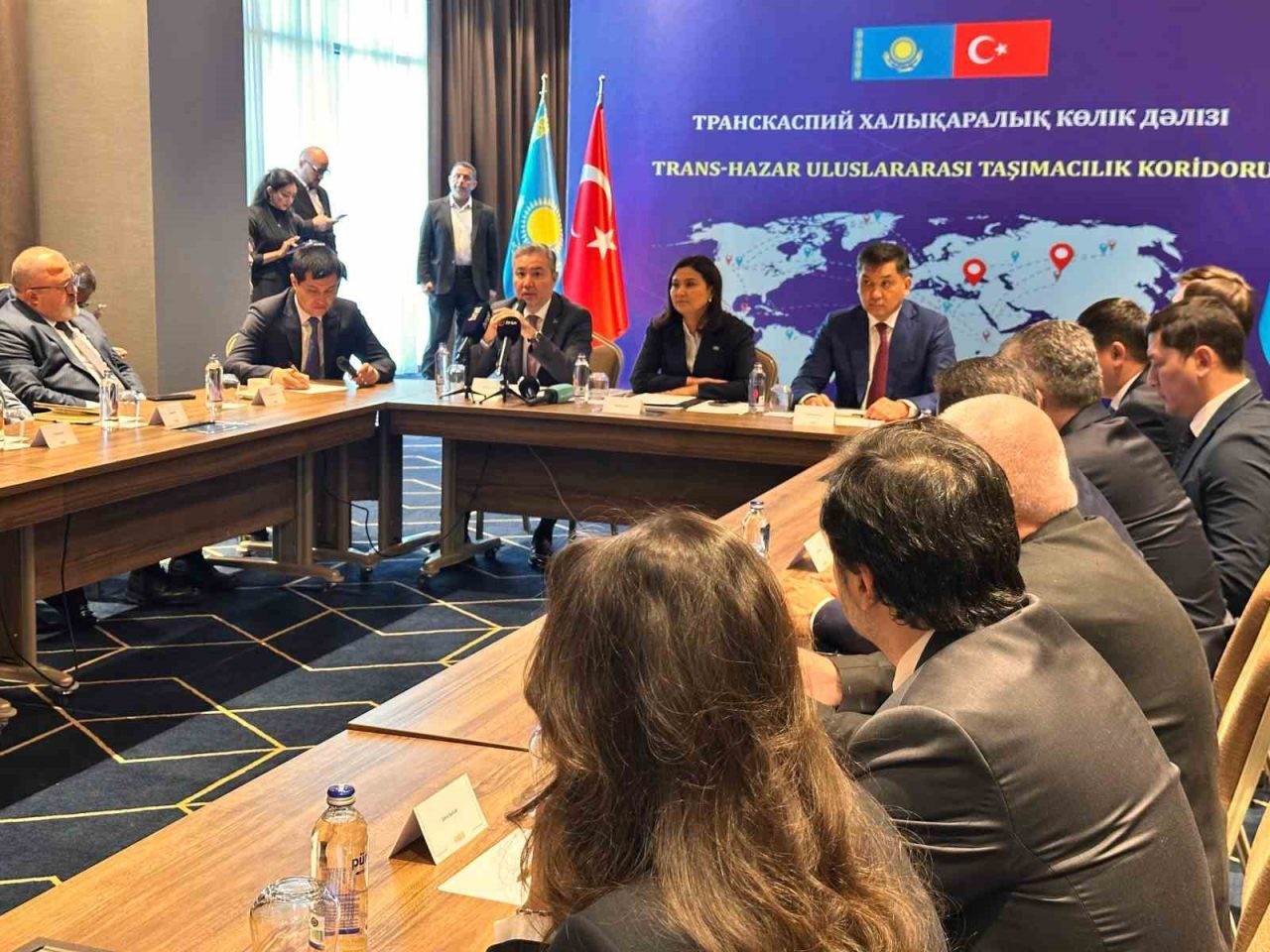 “Trans-Hazar Uluslararası Taşımacılık Koridoru’nun Geliştirilmesi” konulu toplantıda Kazakistan ve Türkiye