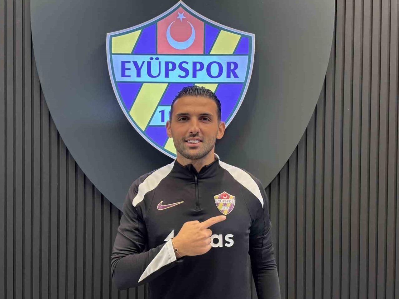 Bir dönem A Milli Takım ve Beşiktaş forması da giyen