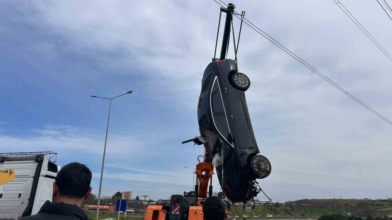 Ünlü saç ekimi uzmanı Berkay Tulpar, Eyüpsultan Hasdal-Kemerburgaz yolunda lüks