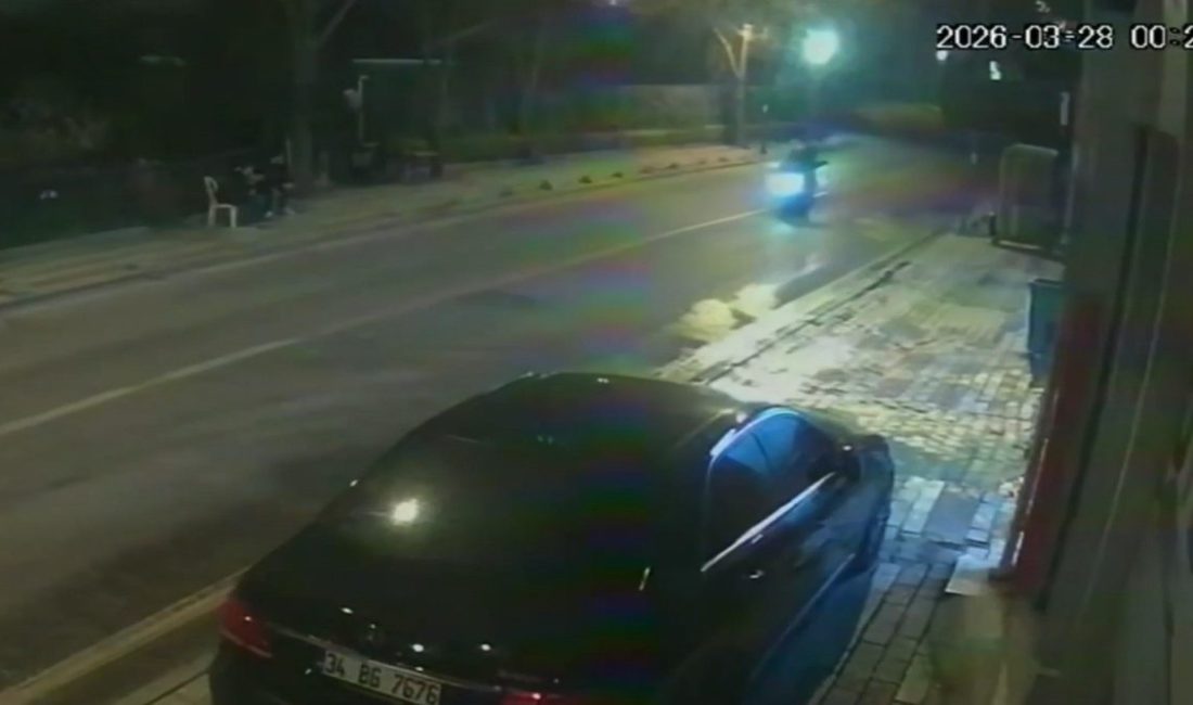 Üsküdar’da trafikte tartıştıkları şahsın aracını oto yıkamada kurşunlayan motosikletli saldırganlar,