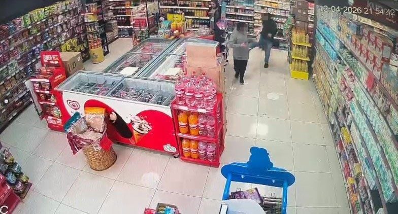 Kocaeli’nin Kartepe ilçesinde markette otizmli olabileceği değerlendirilen çocuğun darp edildiği
