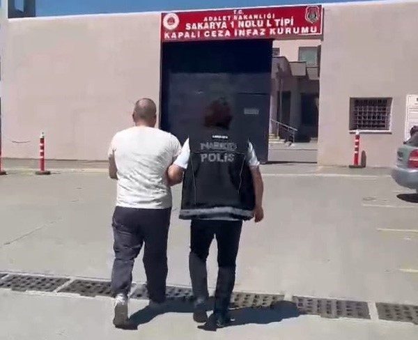 Sakarya’da hakkında kesinleşmiş hapis cezası bulunan ve yakalanmamak için sürekli