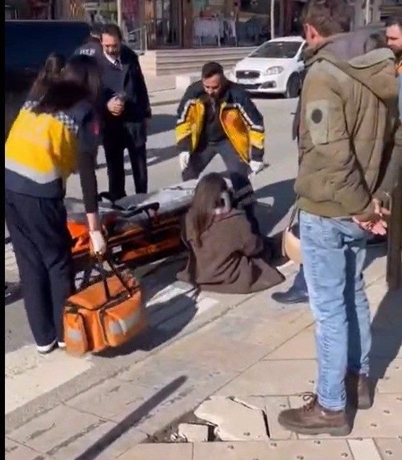 Tekirdağ’ın Çerkezköy ilçesinde yaya geçidinde meydana gelen kazada caddenin karşısına