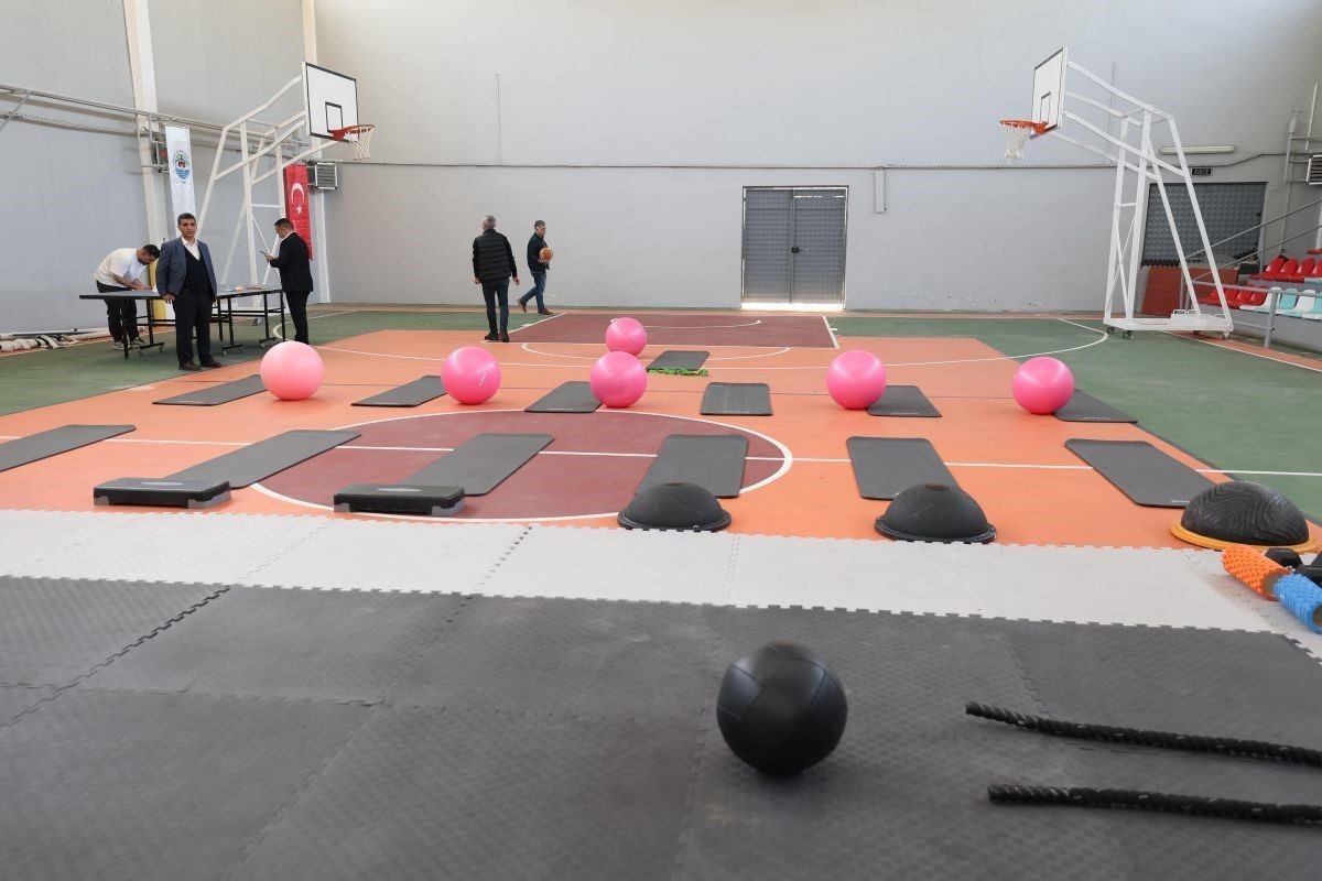 Dilovası Belediyesi tarafından baştan sona yenilenen Tavşancıl Kapalı Spor Salonu;