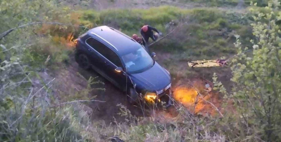 Balıkesir’in Bandırma ilçesinde otomobilin direksiyon hakimiyetini kaybeden sürücü, tarlaya uçması